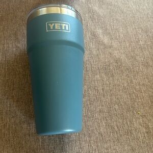 Yeti 30oz stackable cup in the color Nordic blue